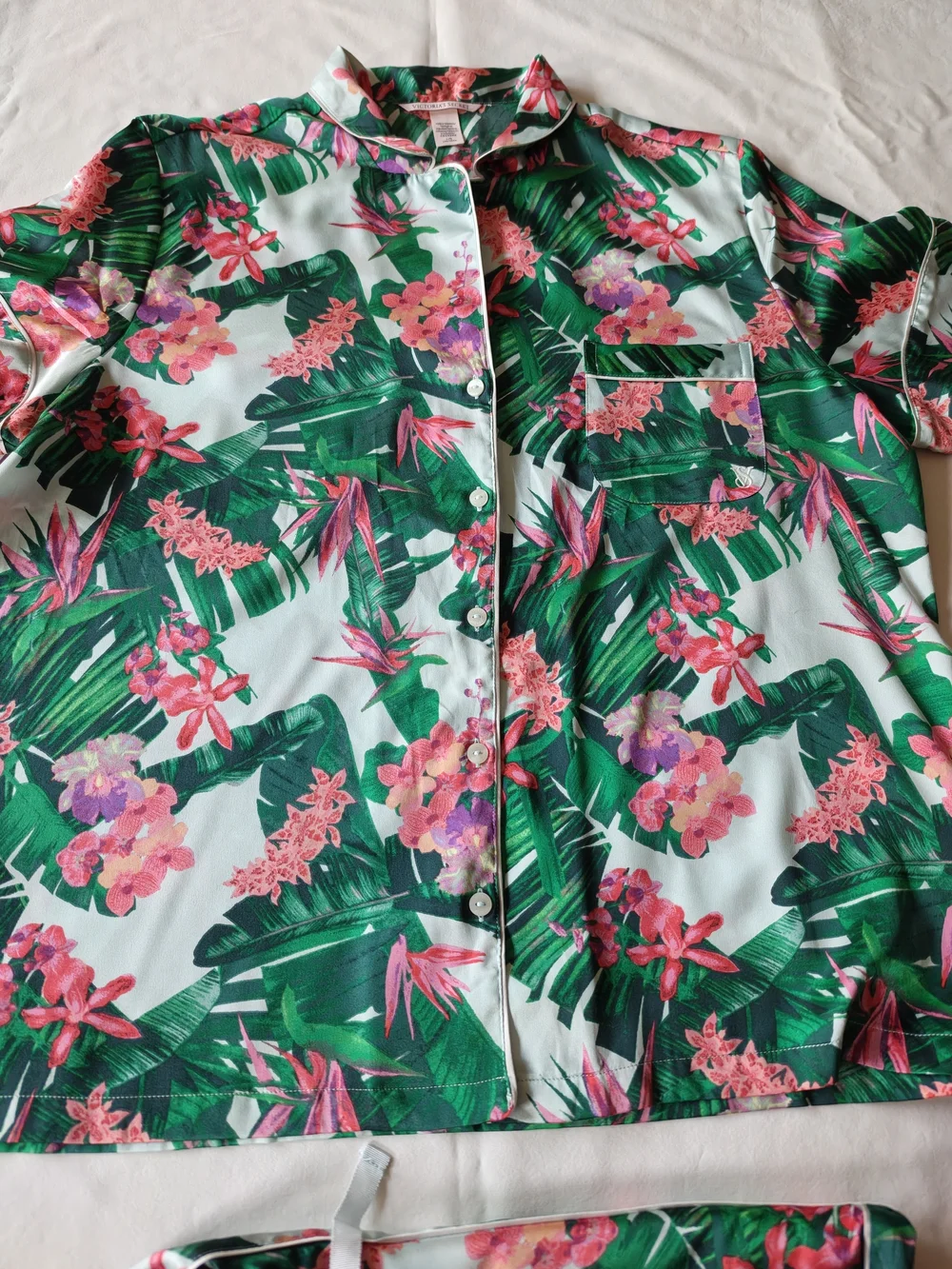 Victoria Secret Satin Floral Pajama Set in Mint & Green Size L